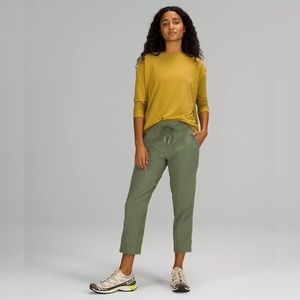 LULULEMON Pants Crop Green size 8 Size Medium